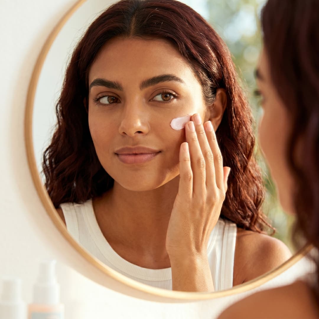 TIP 47: ¿En qué orden van los productos de tu rutina facial? Limpiador, tónico, sérum, hidratante y protector solar: el orden correcto para que cada producto funcione de verdad.